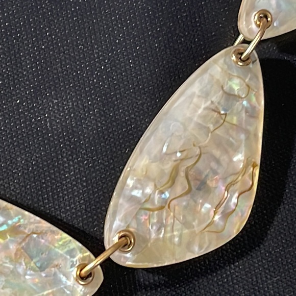 KENDRA SCOTT McKenna White Abalone Vintage Gold Tone Necklace w/Pouch NWT $168 - Picture 6 of 10